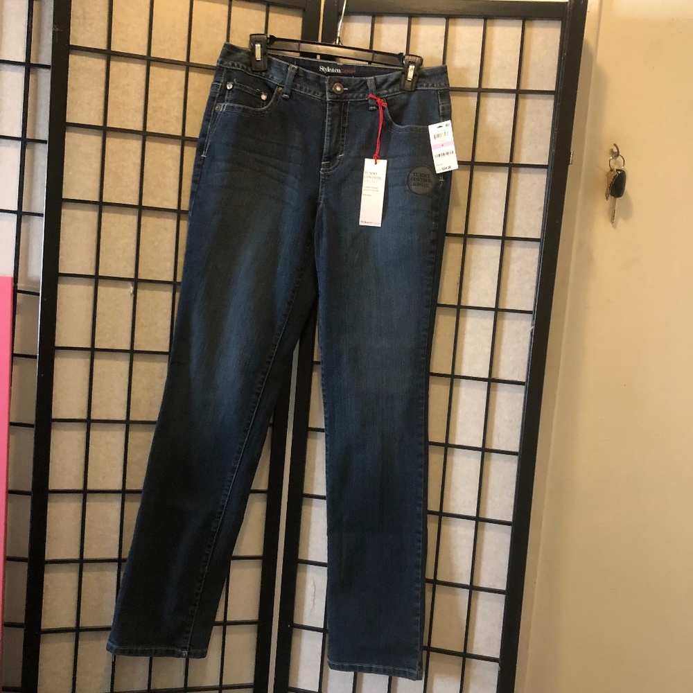 Size 6 Brand New Style & Co Denim Tummy Control Slim Leg Mid Rise